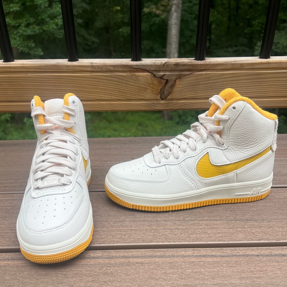 New Nike women's Leather White and Yellow High-Top Sneakers Sz 7